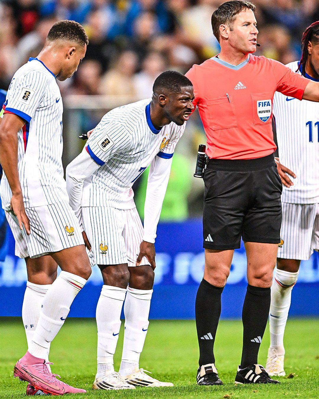 乐鱼体育-法媒:登贝莱有伤在身德尚仍将其派上场,大巴黎愤怒