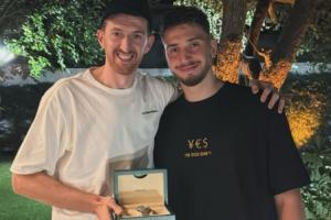 乐鱼-五年1.85亿即将生效!申京赠送劳力士 胸前写着:我老富了